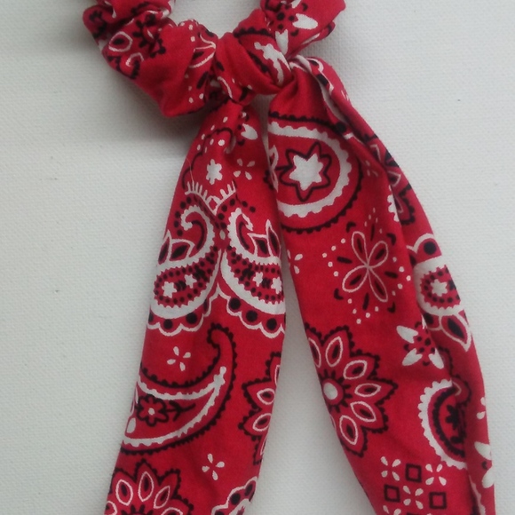 HANDMADE BOW SCRUNCHIE! - Picture 5 of 8